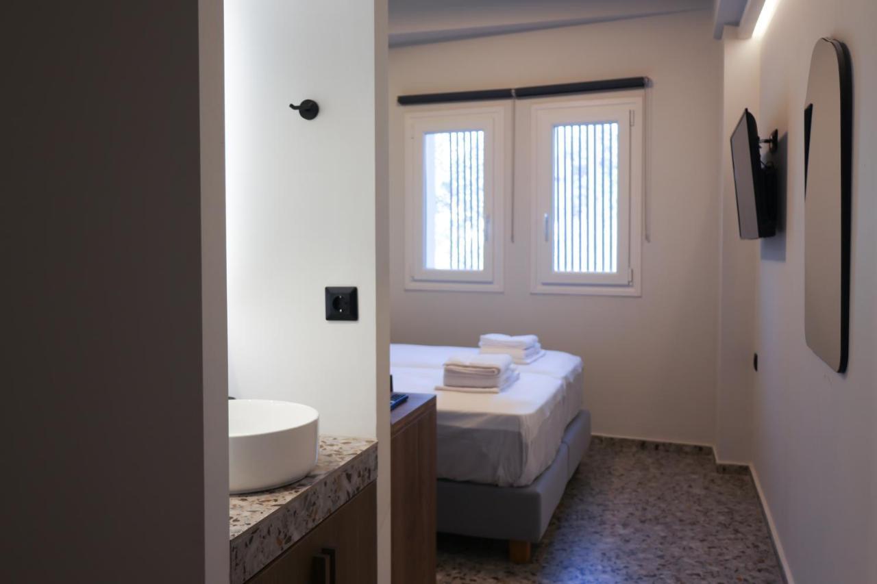 Uphill Unique Boutique Suites Skiathos Town Exterior foto