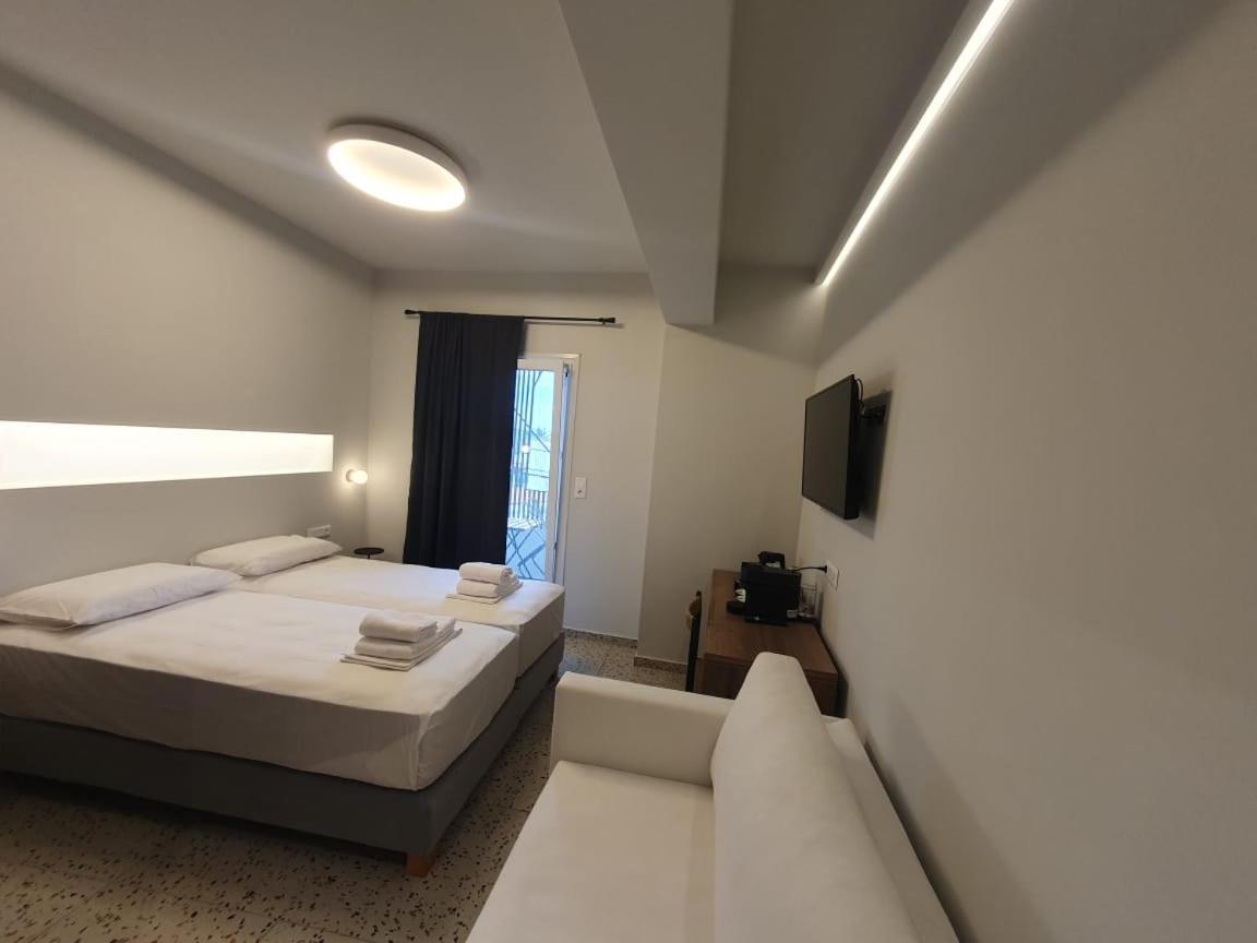 Uphill Unique Boutique Suites Skiathos Town Exterior foto