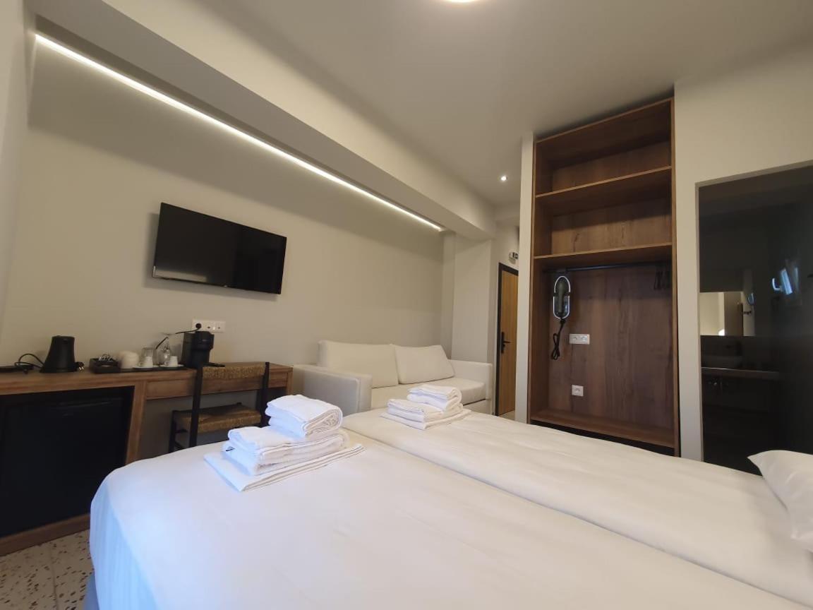 Uphill Unique Boutique Suites Skiathos Town Exterior foto