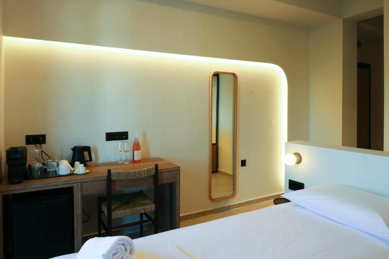 Uphill Unique Boutique Suites Skiathos Town Exterior foto